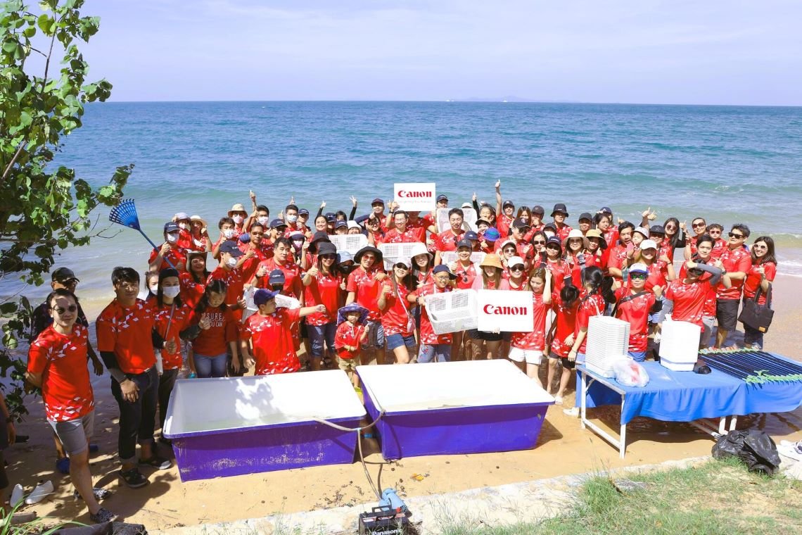แคนนอน เดินหน้ากิจกรรม “Canon Volunteer” ครั้งที่ 36 พาฉลามทรายกลับทะเล  ริมหาด ณ หาดตะวันรอนและหาดเตยงาม จ. ชลบุรี  